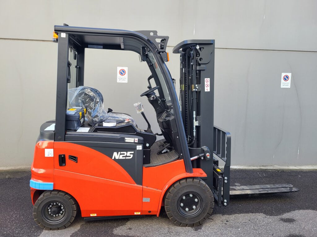 Carrello elettrico 2500 kg