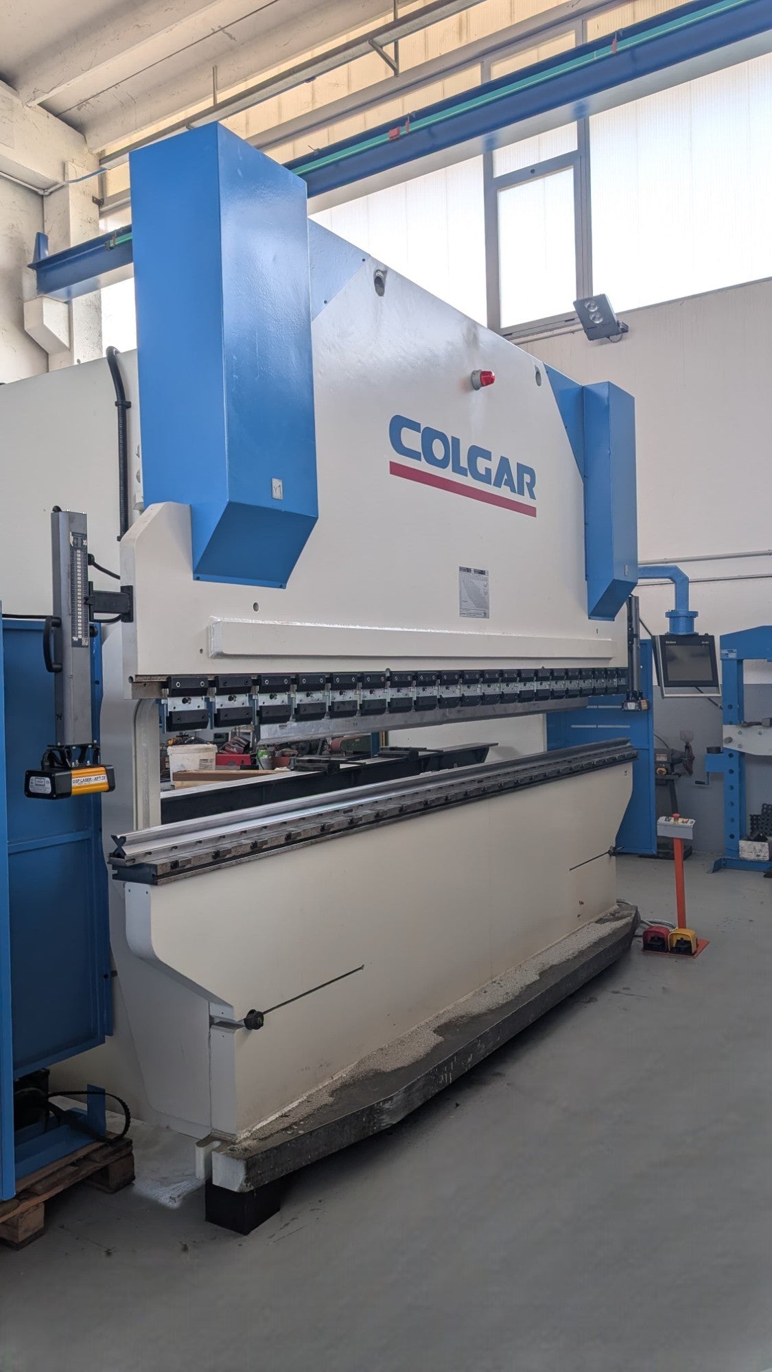 Pressa piegatrice Colgar 200 t