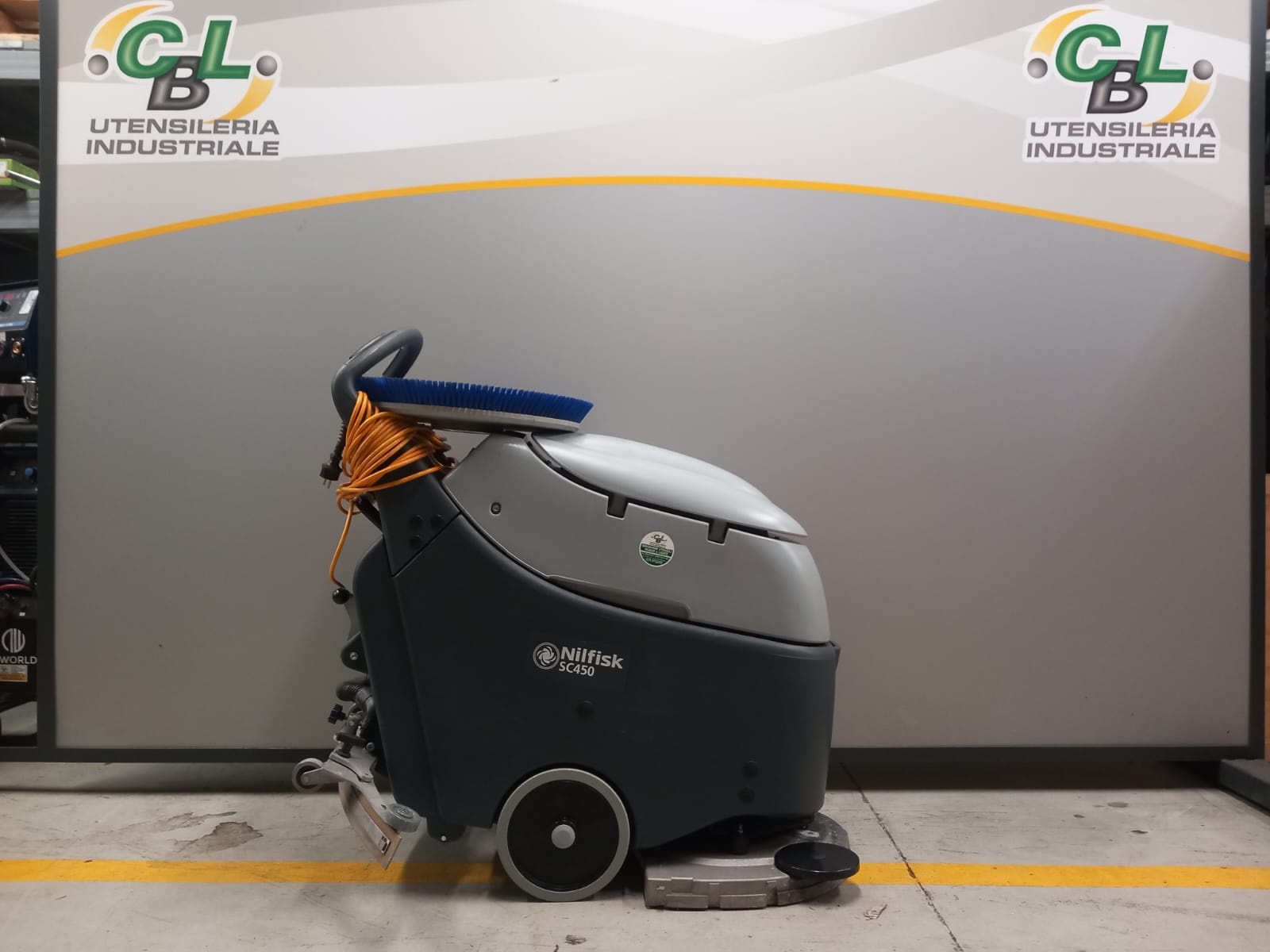 Lavapavimenti Nilfisk usato